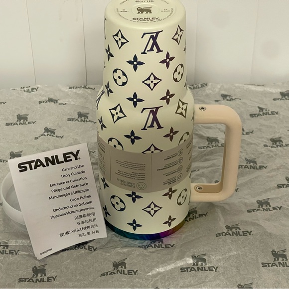 Stanley Tumbler with Cream and iridescent accents - Picture 4 of 10